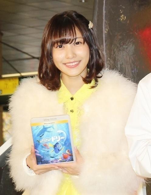 タレントの佐野ひなこ