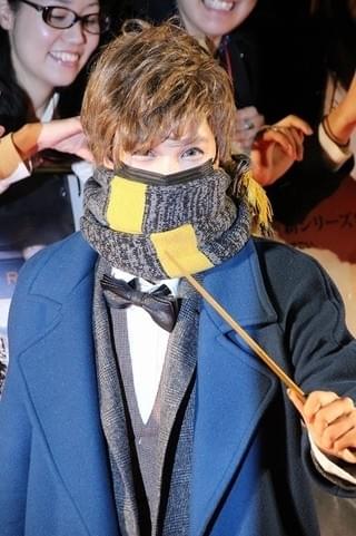 来日した「ファンタビ」エディ・レッドメイン、魔法のトランクの中から登場！