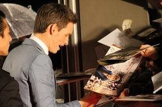 来日した「ファンタビ」エディ・レッドメイン、魔法のトランクの中から登場！