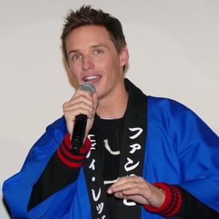 一生、忘れない！エディ・レッドメインら「ファンタビ」一行、公開初日に鏡開き