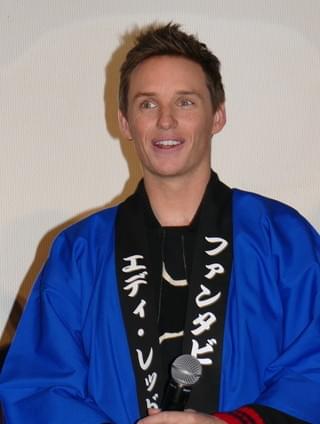 一生、忘れない！エディ・レッドメインら「ファンタビ」一行、公開初日に鏡開き