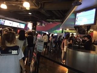 【世界の映画館めぐり】平日でも大行列！ 台湾最大級のシネコンで「君の名は。」を見る