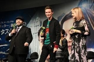 「ファンタビ」来日キャスト、ポッタリアン＆ファンタビスト400人に大盤振る舞い