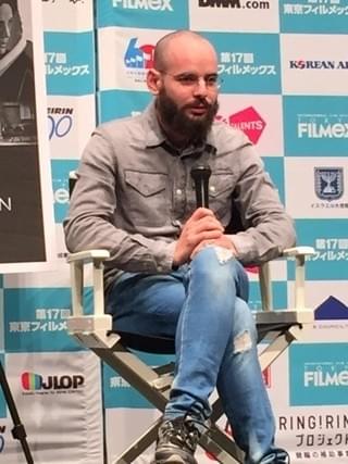 ユダヤ教超正統派学生の人生をシュールに描いたロカルノ受賞作、主演俳優が来日