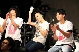 蒼井優、「チャットモンチー」とセッション！「人生で一番緊張した！」