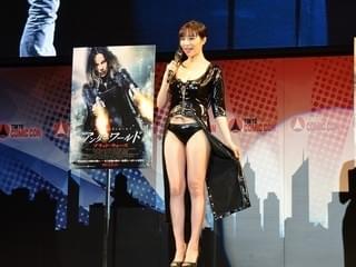 森下悠里「アンダーワールド」ヒロインよりも「露出しちゃってますね」