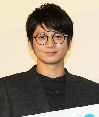 向井理がふんどし姿で自転車に！「神の舌を持つ男」体を張った撮影を振り返る