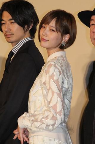 生田斗真、菜々緒×本田翼のセクシーシーンに「色気ムンムン」