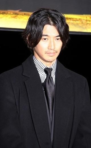 生田斗真、香港から来たファンを熱烈ハグ！ファン600人が悲鳴