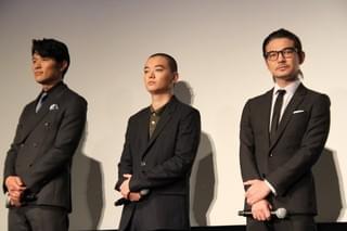 岡田准一は「パパラッチとよばれた男」!? 染谷将太＆鈴木亮平を現場で隠し撮り