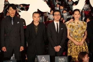 岡田准一は「パパラッチとよばれた男」!? 染谷将太＆鈴木亮平を現場で隠し撮り