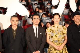 岡田准一は「パパラッチとよばれた男」!? 染谷将太＆鈴木亮平を現場で隠し撮り