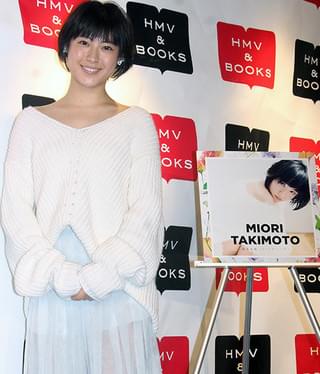 瀧本美織、「120点」の7年ぶりカレンダーのオススメは「腹筋プルプル」