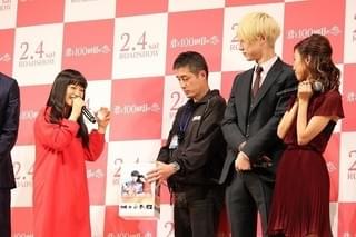 熱烈ファンへ“頭ポンポン”！ 坂口健太郎の“一途”な対応に場内もん絶！