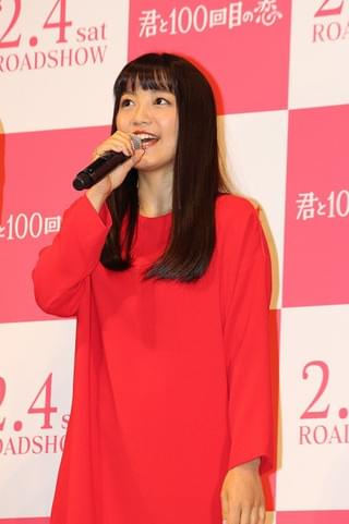 熱烈ファンへ“頭ポンポン”！ 坂口健太郎の“一途”な対応に場内もん絶！