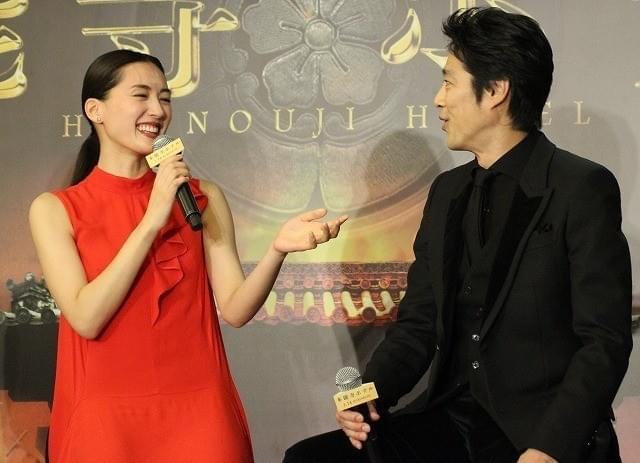 綾瀬はるかの天然発言に驚く堤真一