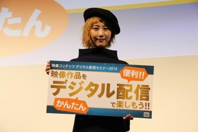 デジタル配信ライフを満喫中の松井玲奈「お風呂で映画を1本見ます」