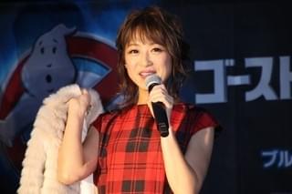 「ゴーストバスターズ」フェイスツリー点灯式で鈴木奈々がゴースト化？