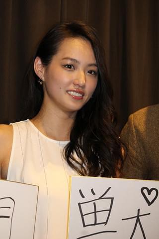 間宮夕貴、思い出の地・新宿武蔵野館での初日に満開の笑顔