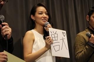 間宮夕貴、思い出の地・新宿武蔵野館での初日に満開の笑顔