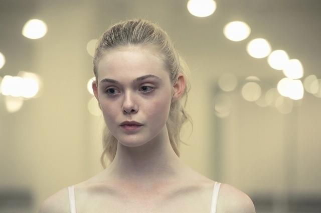 エル・ファニングら絶世美女4人が妖艶な輝き！「ネオン・デーモン」新劇中カット公開