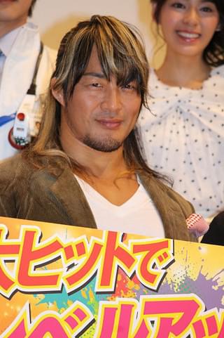 棚橋弘至、仮面ライダー俳優と生変身ポーズ披露