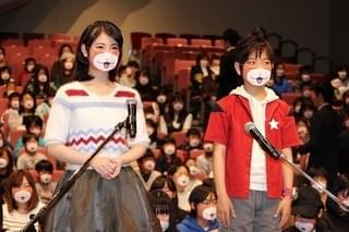 南出凌嘉＆浜辺美波「妖怪ウォッチ」ファンと挑んだギネス記録、波乱の展開に！