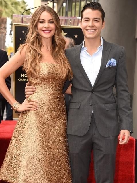 44歳の母ソフィアと24歳のマノロ