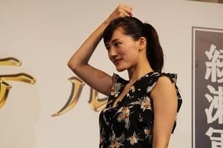 綾瀬はるか、ジェスチャークイズでまさかの“禁じ手” 天然さく裂に堤真一猛抗議