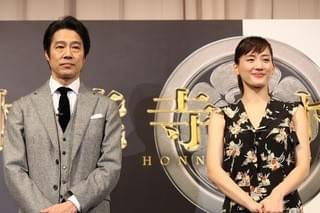 綾瀬はるか、ジェスチャークイズでまさかの“禁じ手” 天然さく裂に堤真一猛抗議