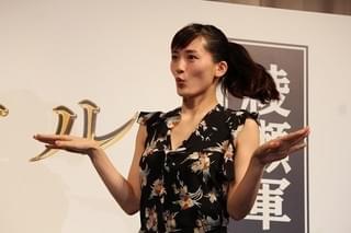 綾瀬はるか、ジェスチャークイズでまさかの“禁じ手” 天然さく裂に堤真一猛抗議