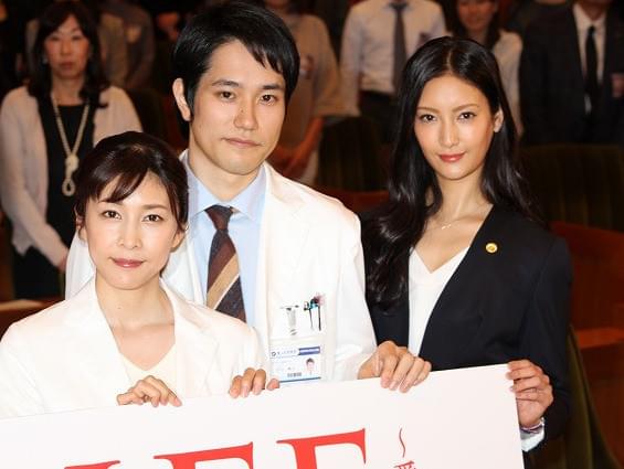 舞台挨拶に立った（左から） 武内結子、松山ケンイチ、菜々緒