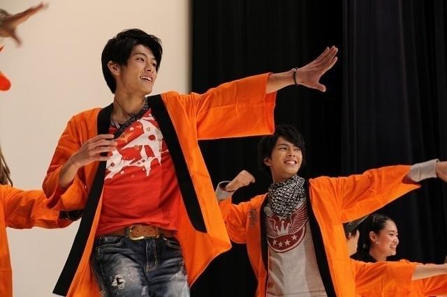 ファン500人から大喝さい