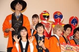 ジュウオウジャー＆ニンニンジャー、“ジュウオウダンス”披露にファン500人喝さい！