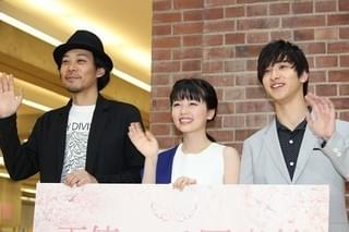 横浜流星、図書館の新人司書役・小芝風花を撮影中にストーキング!?