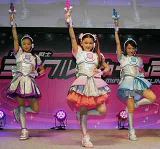 三池崇史監督、新境地の少女アイドル特撮で新人3人に太鼓判「人間として魅力ある」