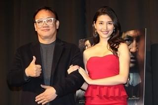 「アシュラ」キム・ソンス監督、“修羅場を招く”橋本マナミの色気に大テレ