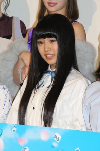 浜辺美波、主演「咲」舞台挨拶後にエゴサーチ!?「みんなで仲良く、感想を拝見します」