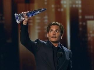 ジョニー・デップ、離婚成立後初の公の場でファンに感謝