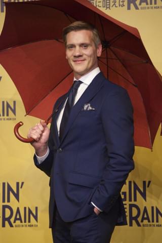 ミュージカル「雨に唄えば」アダム・クーパーに天海祐希が熱烈ラブコール！