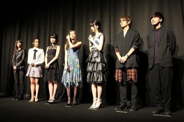 足立梨花、「Seventeen」専属モデル・江野沢愛美の「ゲス顔がすごかった！」