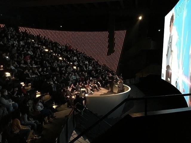 昨年末パリの劇場で 行われたプレミア上映の模様