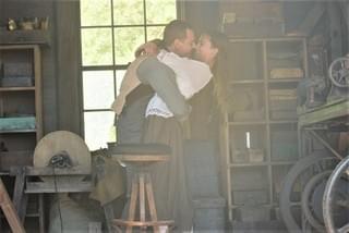 共演を機にカップルに！「光をくれた人」M・ファスベンダー＆A・ビカンダーのラブラブ画像公開