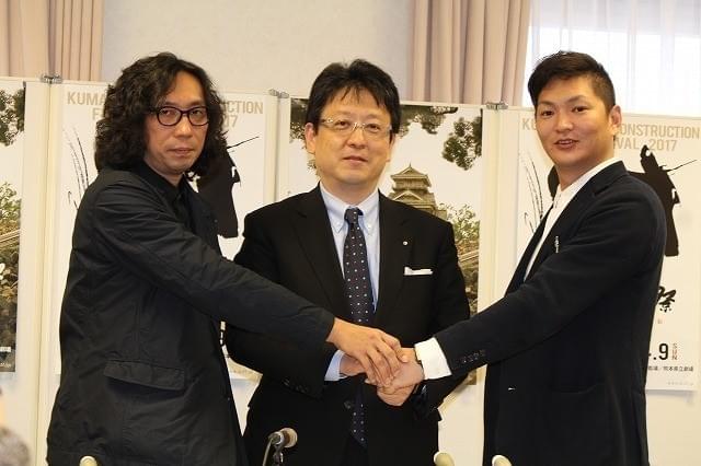 力強く意気込みを語った行定勲監督(左)