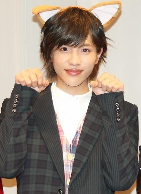 志尊淳、犬耳つけて可愛すぎるペットに変身！上目遣い子犬ポーズも