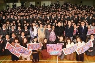 広瀬すず＆中条あやみ＆天海祐希「チア☆ダン」モデルになったチアリーダー部を激励！