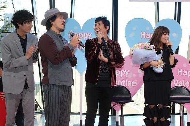 川口春奈、大ファン・スキマスイッチの「奏」サプライズ演奏に涙ポロポロ