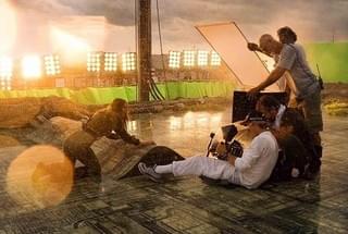 なぜトランスフォーマーは地球に来たのか？シリーズの謎に迫る「最後の騎士王」新映像