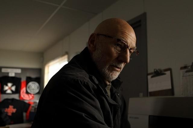 “正義の名優”P・スチュワートが極悪ネオナチに！「グリーンルーム」本編映像独占入手