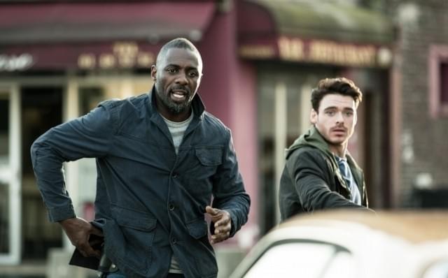 CIA捜査官と天才スリに扮した